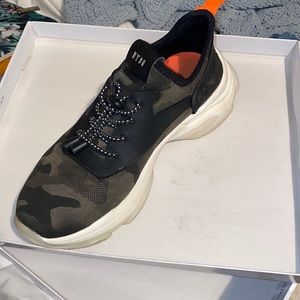 COPY - STEVE MADDEN CAMO SHOE